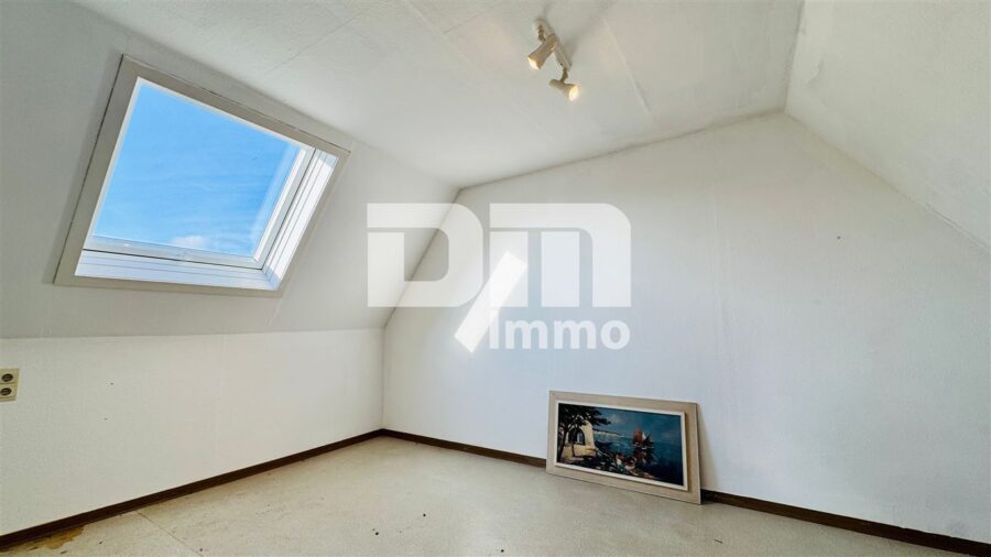 Solides Ein- bis Zweifamilienhaus mit Wintergarten + und Wintergarten als solide Kapitalanlage - DG WE2 Maisonette Zimmer 1